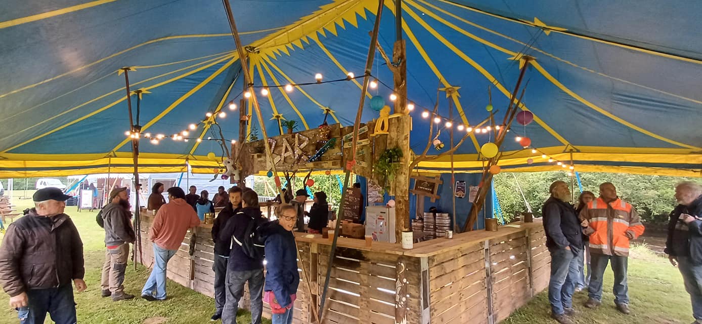 Baltringues et compagnie chapiteau Le Tout p'tit