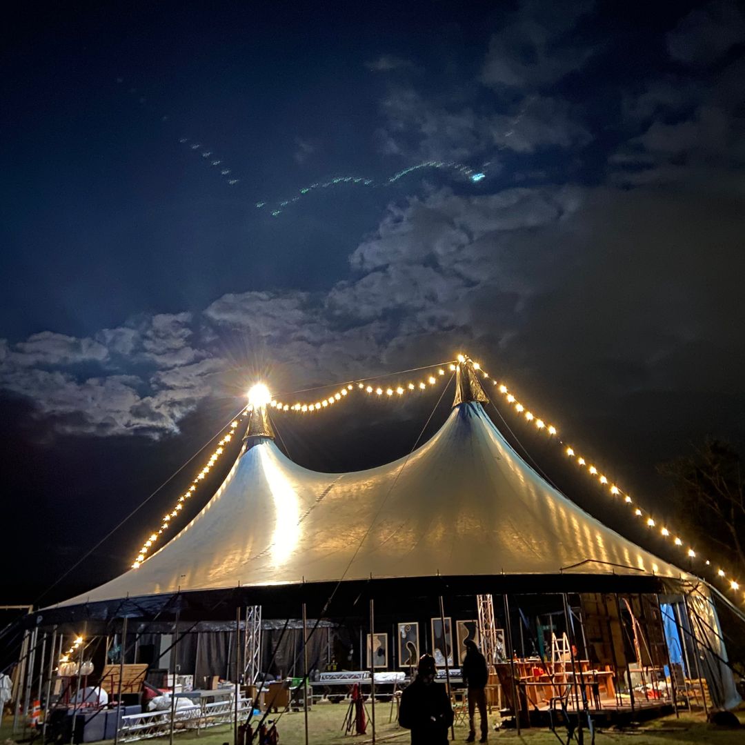 Baltringues et compagnie chapiteau Le Grand bleu